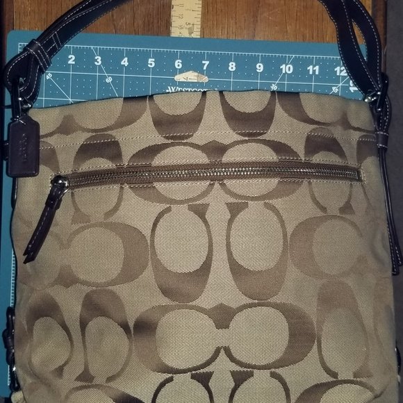 Coach Signature Duffle LIKE NEW in Khaki & Mahogany with adjustable strap - Picture 9 of 12